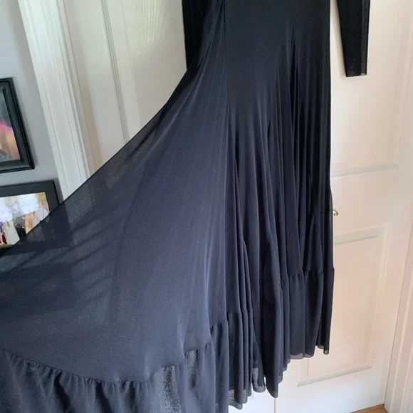 Vintage black nylon floor length dress. Sheer sleeves. Lined to the knee. Size 6 - Picture 7 of 7